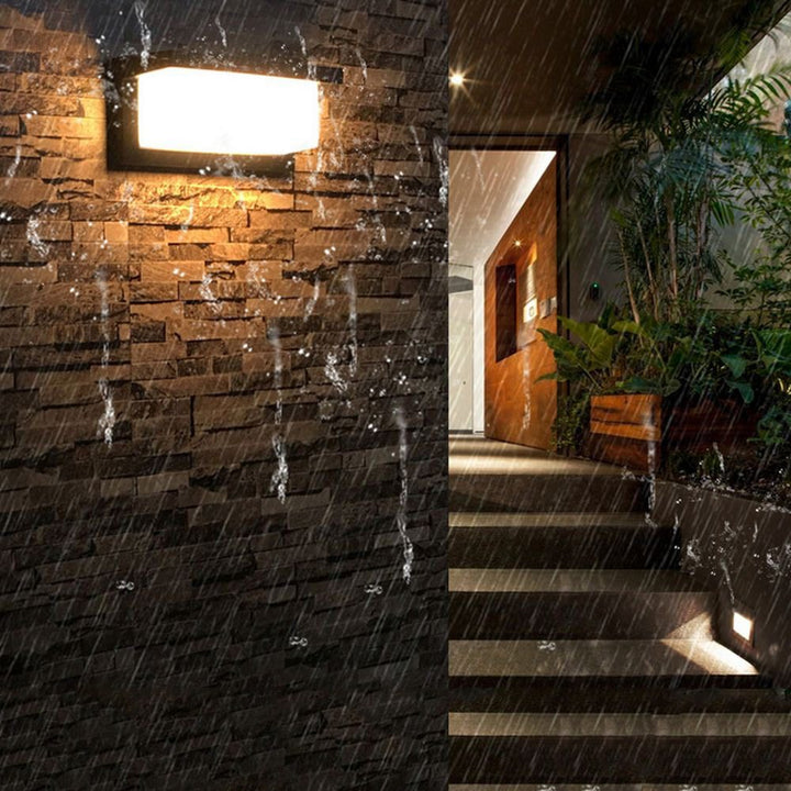 Horizontal LED Outdoor Lamp | Stornfield