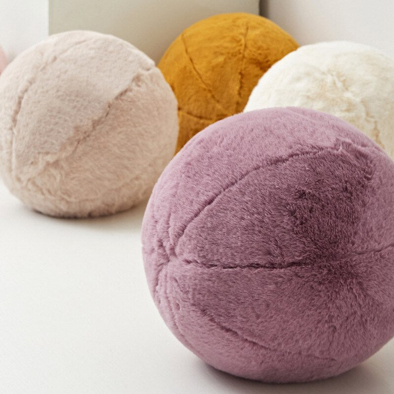 Round short-pile fur cushion | Stornfield