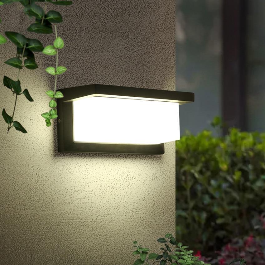 Horizontal LED Outdoor Lamp | Stornfield