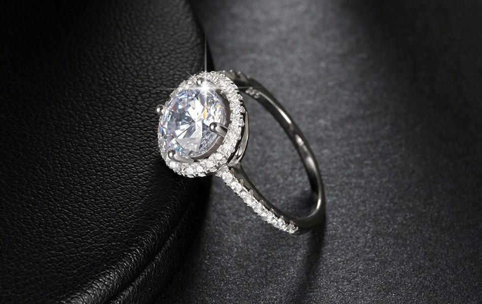 1.4 ct CZ ring with circular crystal edge | Stornfield
