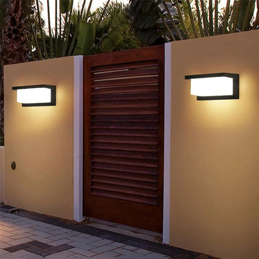 Horizontal LED Outdoor Lamp | Stornfield