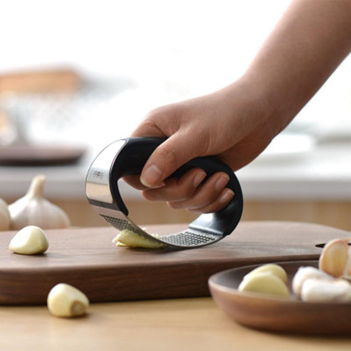 L'ail - Rocking Garlic Crusher | Stornfield
