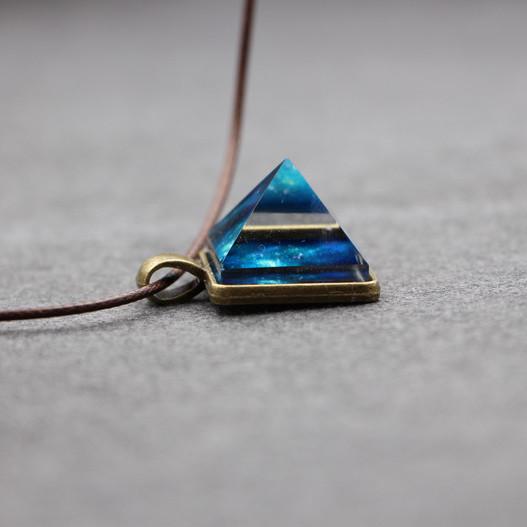 Lyss - Glowing Pyramid Crystal Necklaces | Stornfield