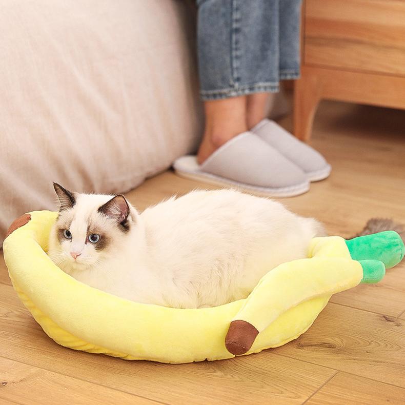Nahni - Banana Canoe Pet Bed | Stornfield