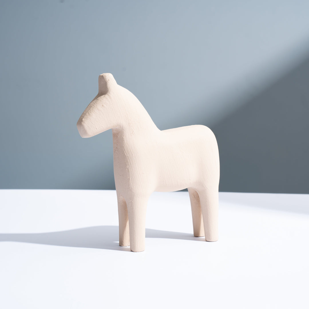 Stornfield | Minimalist Creative Resin Horse Ornamental Decoration
