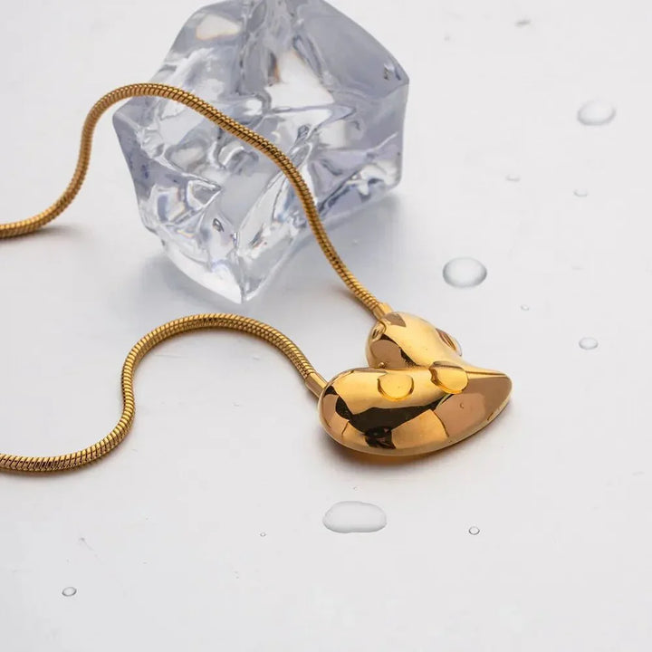 Stornfield | Romantic Love Heart Necklace