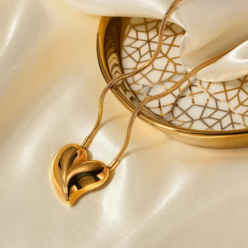 Stornfield | Romantic Love Heart Necklace