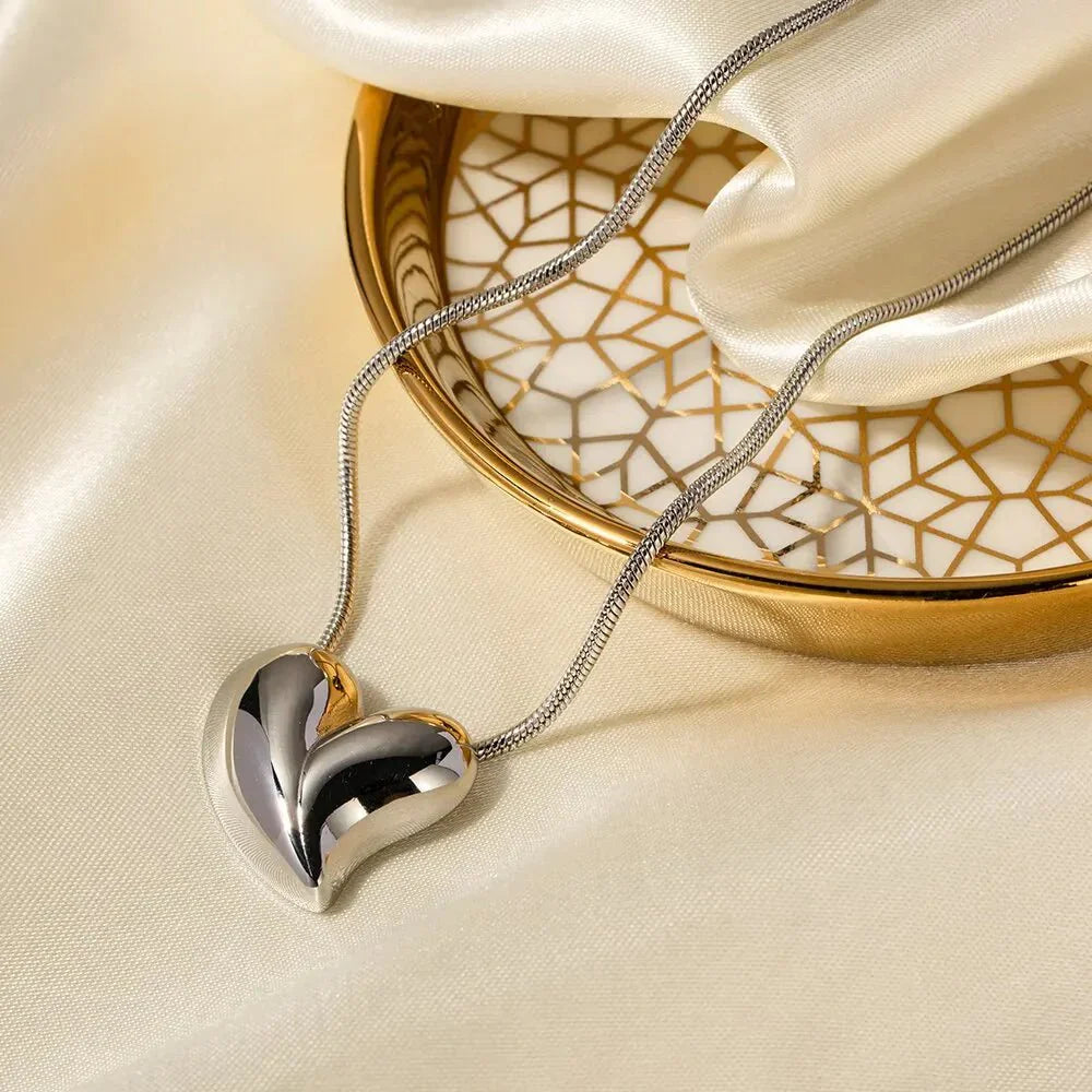 Stornfield | Romantic Love Heart Necklace