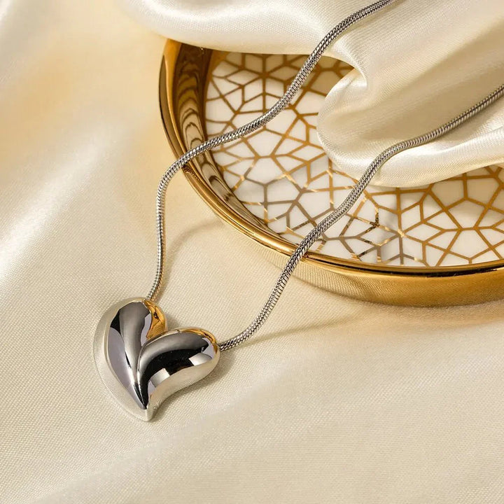 Stornfield | Romantic Love Heart Necklace