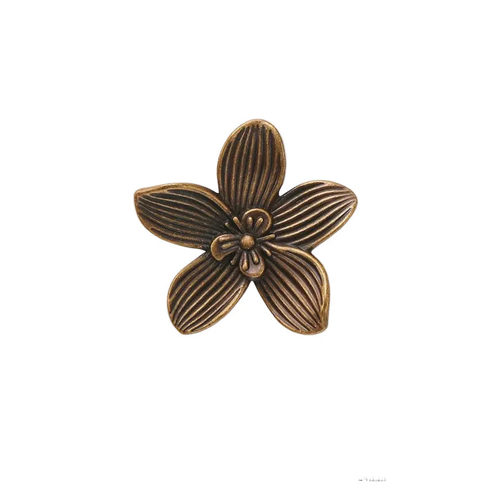 Creative Petal-Shaped Single Hole Drawer Pull | Stornfield