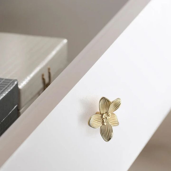 Creative Petal-Shaped Single Hole Drawer Pull | Stornfield
