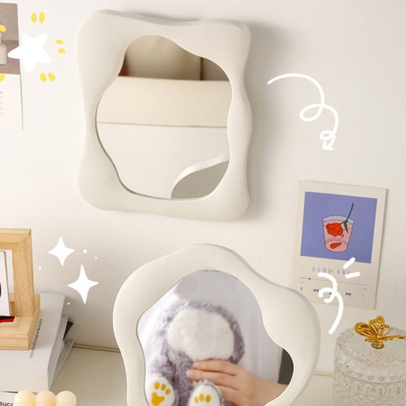 Stornfield | Wavy Makeup Mirror