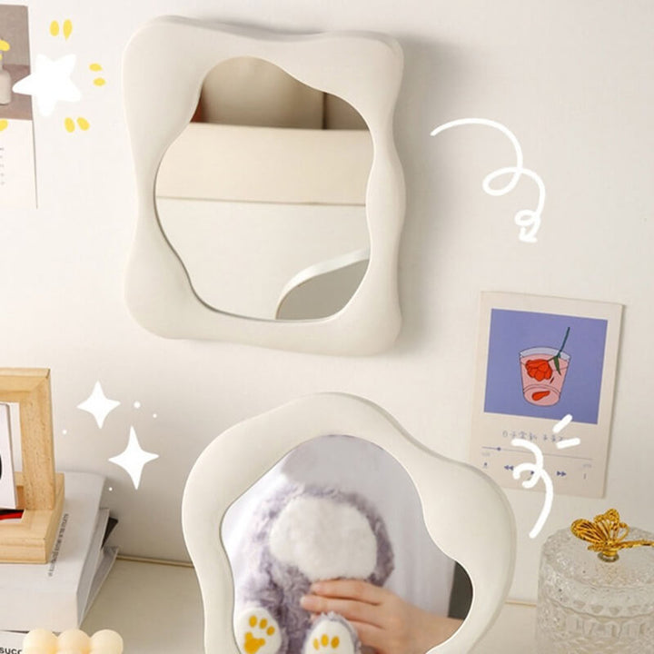 Stornfield | Wavy Makeup Mirror