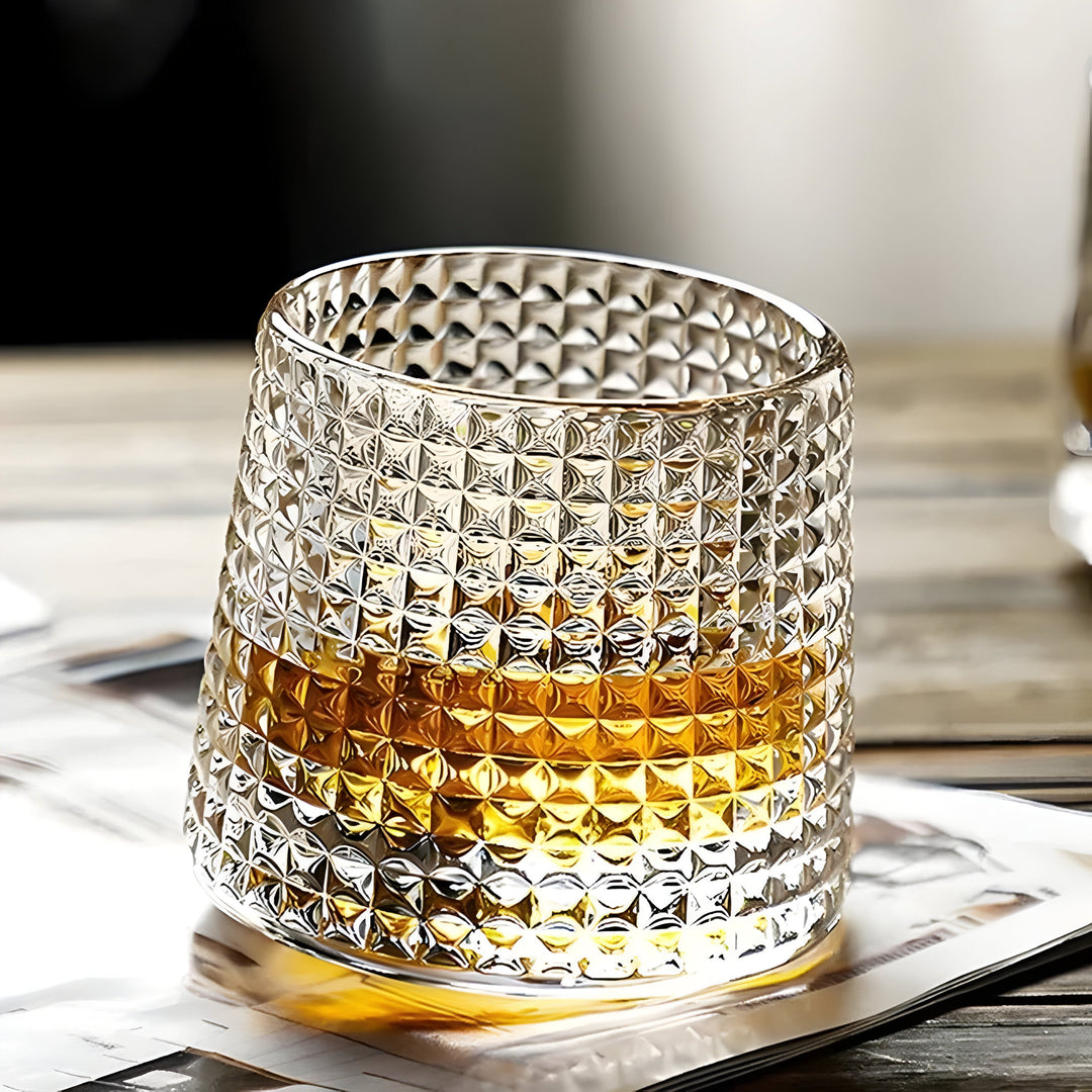 Whiskey glass with 360° rotation function – Structured design for stylish drinking pleasure | Stornfield