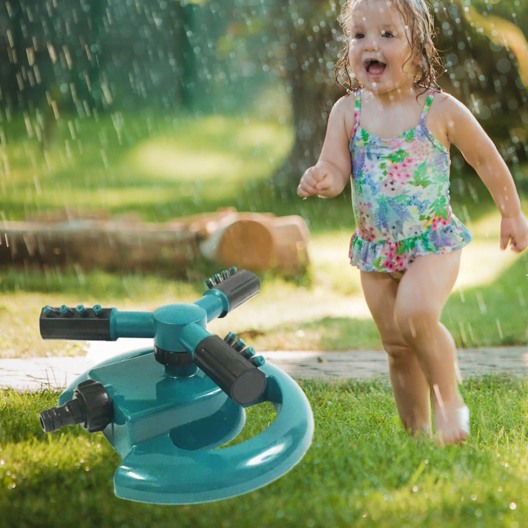 Three-arm sprinkler on base | Stornfield