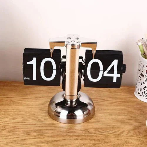 Retro Flip Clock with Automatic Turning Element | Stornfield