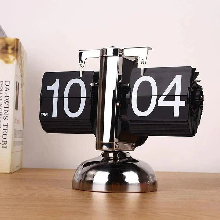 Retro Flip Clock with Automatic Turning Element | Stornfield
