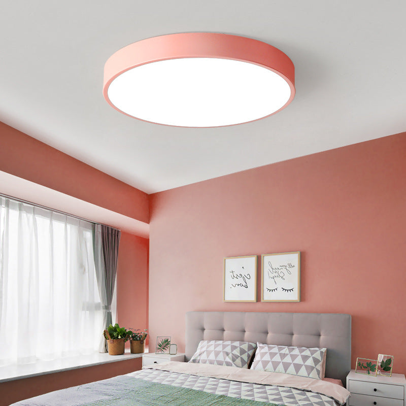 GlowBeam - Minimalist Ceiling Lamp | Sleek Design and Bright Lighting | Stornfield