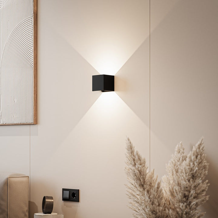 Stornfield | LumiGuard - LED wall lamp with warm light